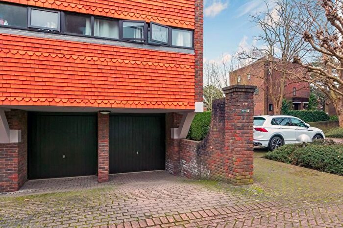 1 Bedroom Flat For Sale In Mallard Place, Strawberry Hill Riverside, TW1