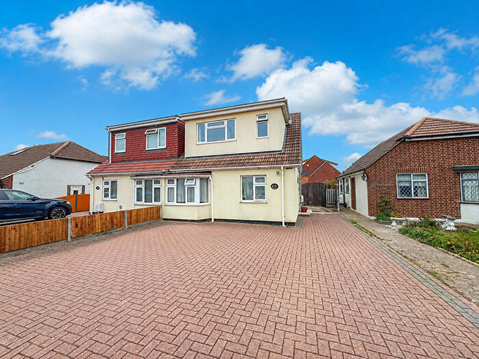 4 Bedroom Chalet For Sale In Lower Road, Hullbridge, SS5