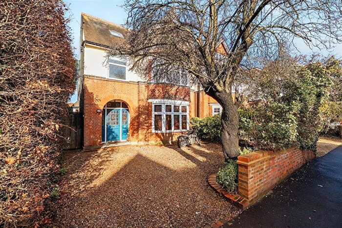 1 Bedroom Flat For Sale In Effingham Road, Long Ditton, Surbiton, KT6