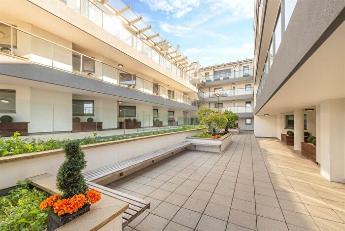 2 Bedroom Flat For Sale In Flower Lane, Mill Hill, London, NW7
