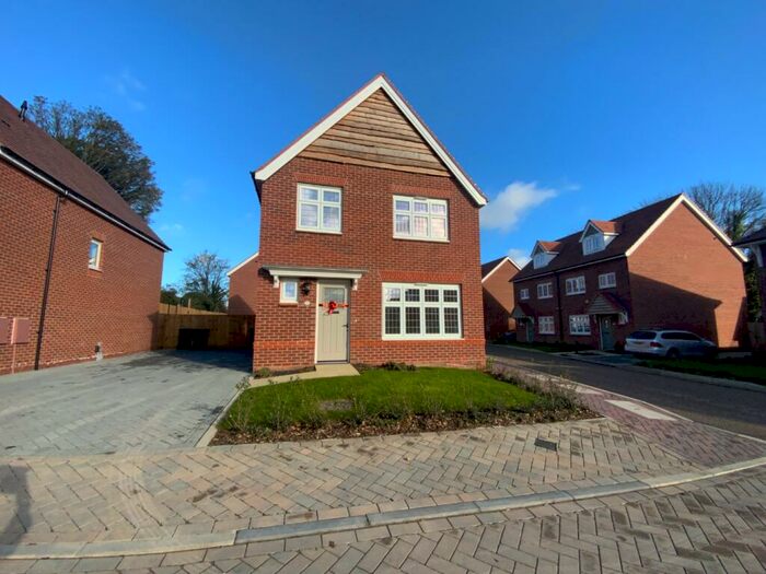 3 Bedroom Detached House To Rent In Armstrong Road, Luton, Bedfordshire, LU2