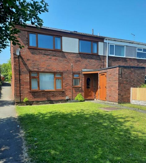 3 Bedroom Town House To Rent In Queens Gardens, Stoke-On-Trent, ST7