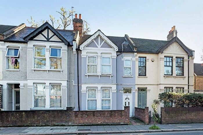 3 Bedroom Terraced House To Rent In Gunnersbury Lane, London, W3