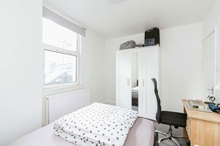 2 Bedroom Flat For Sale In Hele Road, Torquay, TQ2