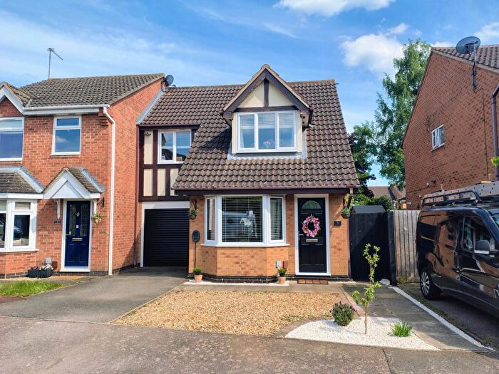 3 Bedroom Semi-Detached House For Sale In Aldwell Close, Wootton, Northampton, NN4