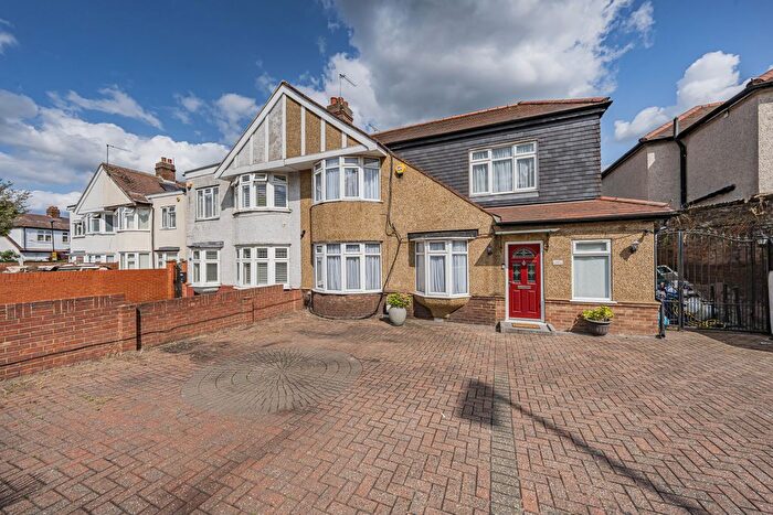 4 Bedroom Semi-detached House For Sale In Twickenham Road, Old Isleworth, TW7