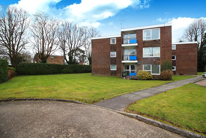 2 Bedroom Apartment To Rent In April Close, Horsham, RH12