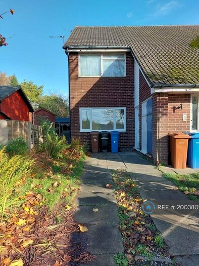 2 Bedroom Maisonette To Rent In West Meadow, Stockport, SK5