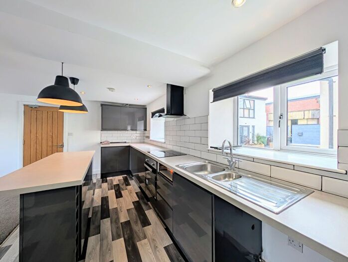 1 Bedroom Flat To Rent In Flat, A Flanshaw Lane, Wakefield, West Yorkshire, WF2
