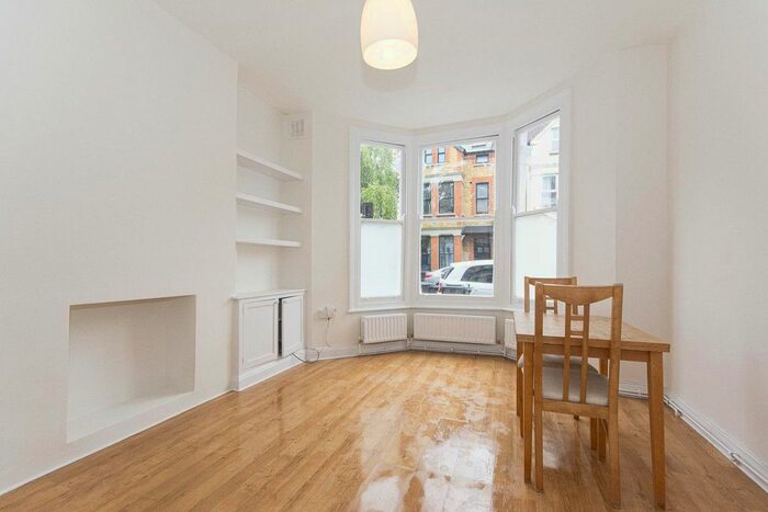 1 Bedroom Flat To Rent In Kenwyn Road, London, SW4