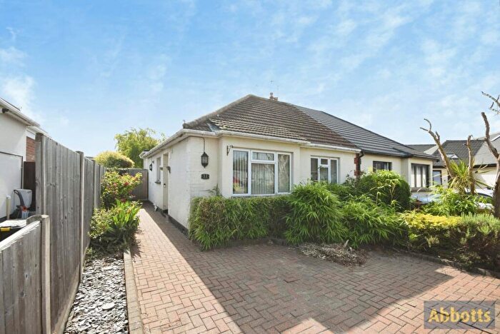 2 Bedroom Bungalow For Sale In Downesway, Benfleet, Essex, SS7