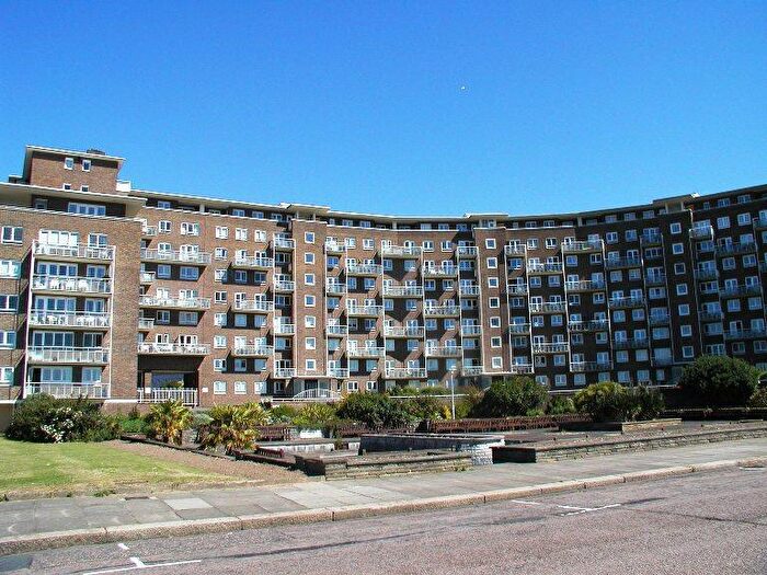 3 Bedroom Flat To Rent In The Gateway, Dover, CT16