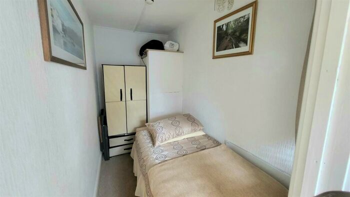 2 Bedroom Flat For Sale In Flat, Glanllyn, Barmouth, LL42