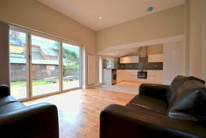 4 Bedroom Flat To Rent In Queenstown Road, Battersea, London, SW8