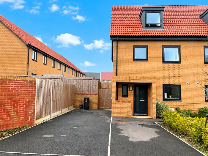 4 Bedroom Semi-Detached House To Rent In Barn Owl Road, BS49