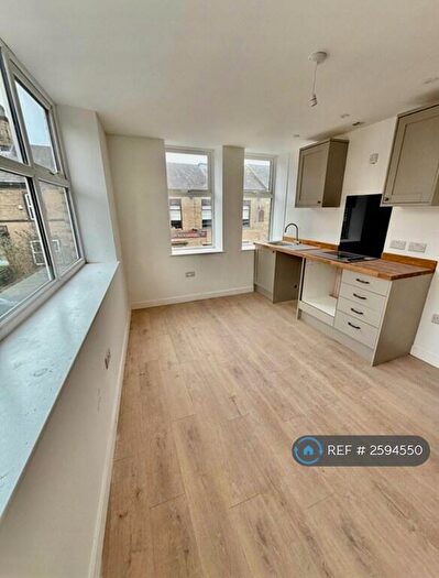 1 Bedroom Flat To Rent In Tudor House, Brighouse, HD6
