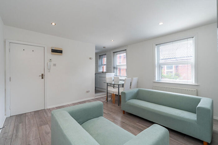 1 Bedroom Flat To Rent In Thornbury Avenue, Southampton, Hampshire, SO15