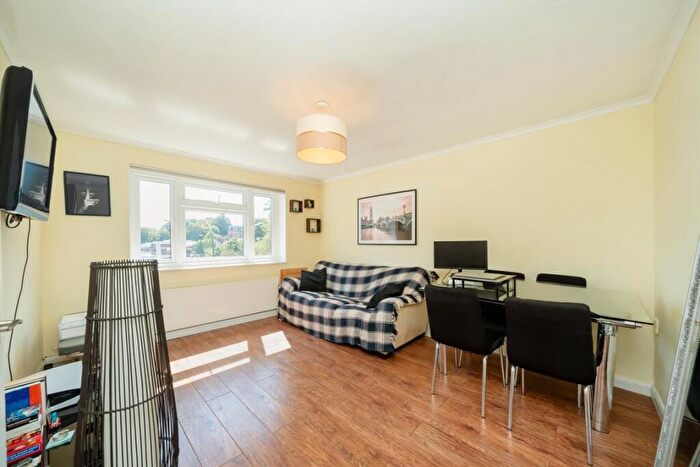1 Bedroom Flat To Rent In Summerland Gardens, London, N10