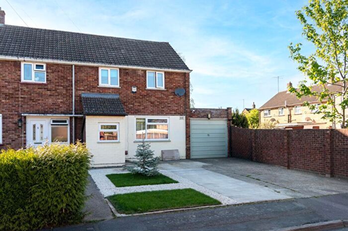 3 Bedroom Semi Detached House For Sale In Finch Road, Cambridge, CB4