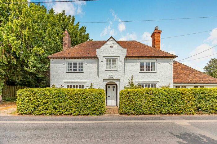 5 Bedroom Detached House For Sale In The Street, Godmersham, Canterbury, Kent, CT4