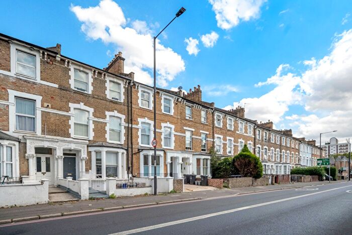 3 Bedroom Flat To Rent In Rectory Road, London, N16