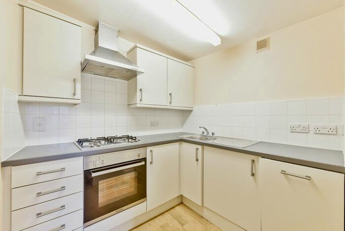 2 Bedroom Flat To Rent In Highgate Road, London, NW5