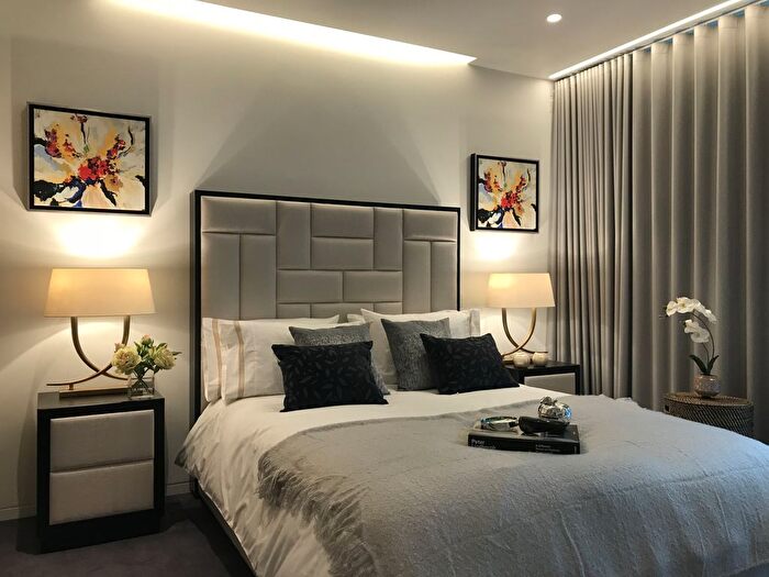 2 Bedroom Flat To Rent In Buckingham Palace Road, London, SW1W