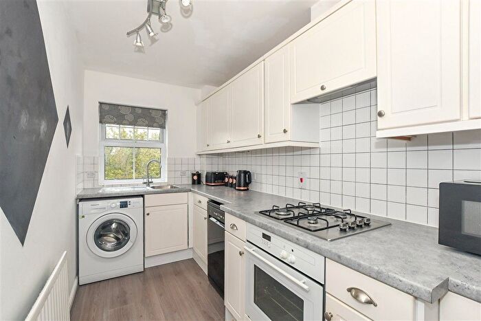 2 Bedroom Flat For Sale In Kirk View, Ashford, Kent, TN23