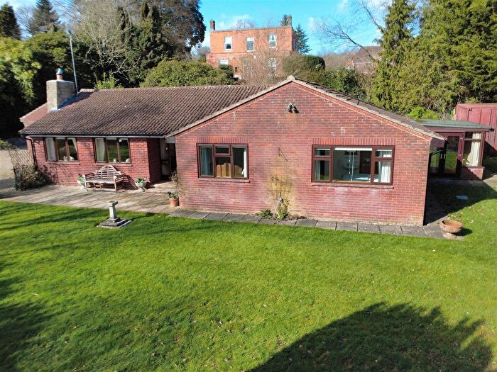 4 Bedroom Bungalow For Sale In Wash Water, Newbury, RG20