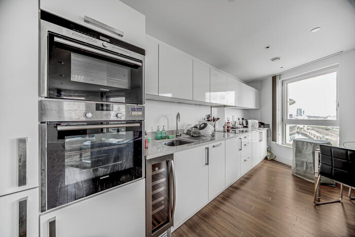 2 Bedroom Flat To Rent In Queensland Road, N7