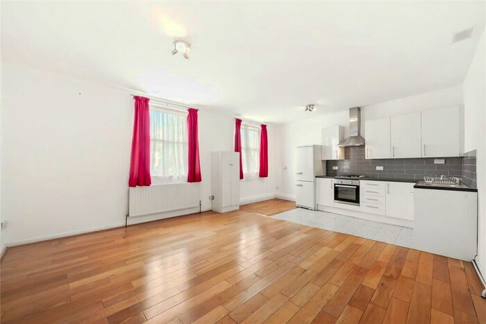 2 Bedroom Apartment For Sale In Highgate Road, London, NW5
