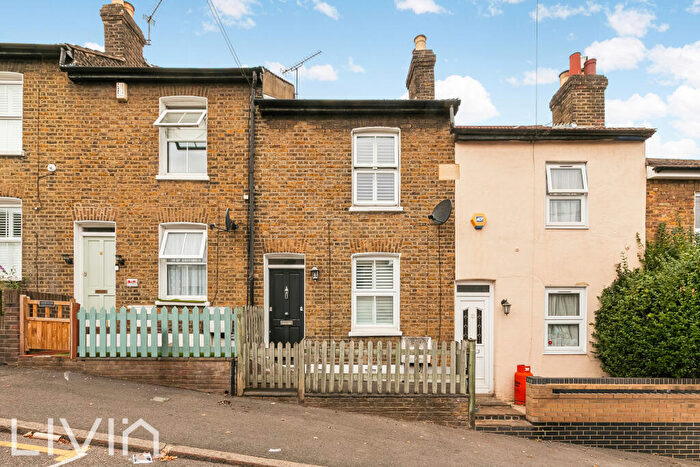 2 Bedroom House For Sale In Harrisons Rise, Croydon, CR0