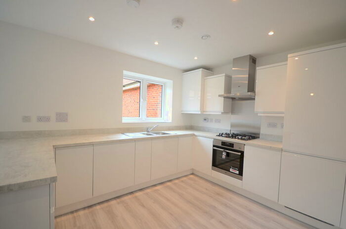 4 Bedroom Detached House To Rent In Kennedy Place, Keephatch Gardens, RG40