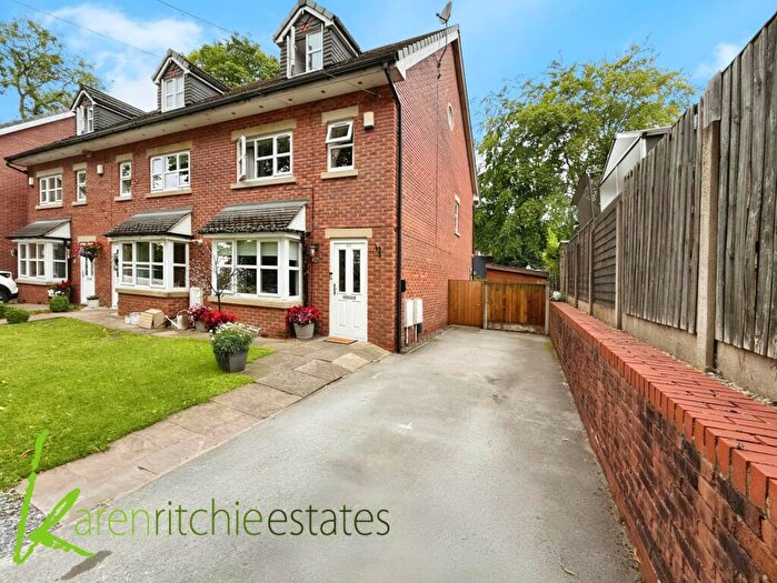 4 Bedroom Town House For Sale In Broad O Th Lane, Bolton, BL1