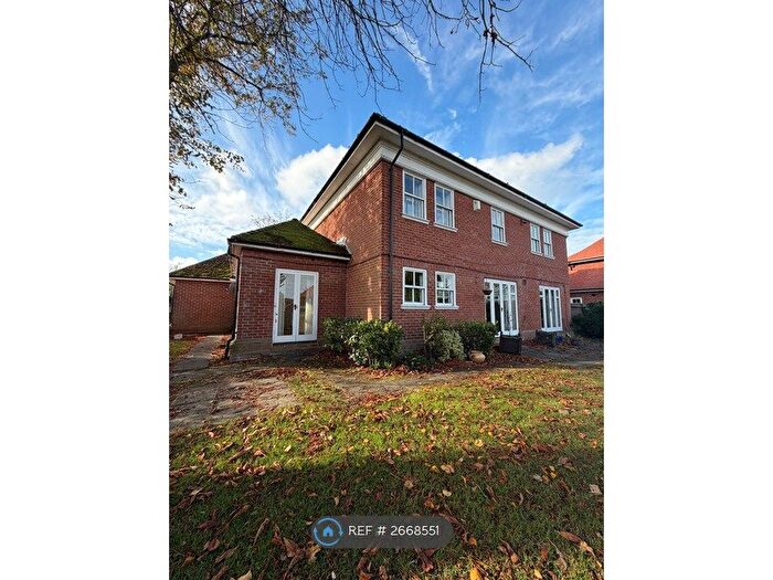 5 Bedroom Detached House To Rent In Queens Acre, Windsor, SL4