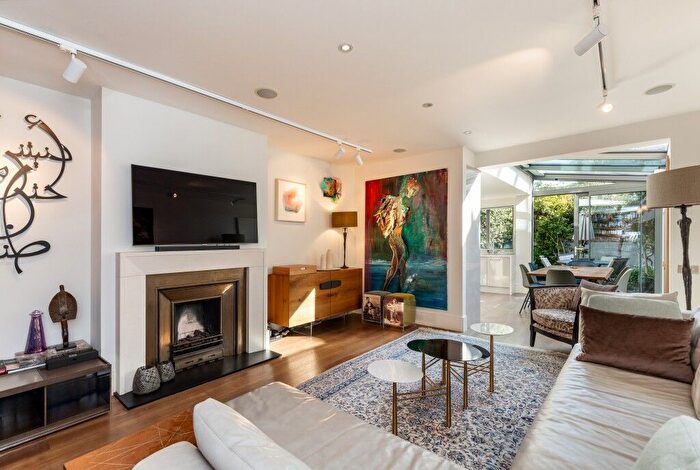 4 Bedroom Terraced House For Sale In Redfield Lane, London, SW5