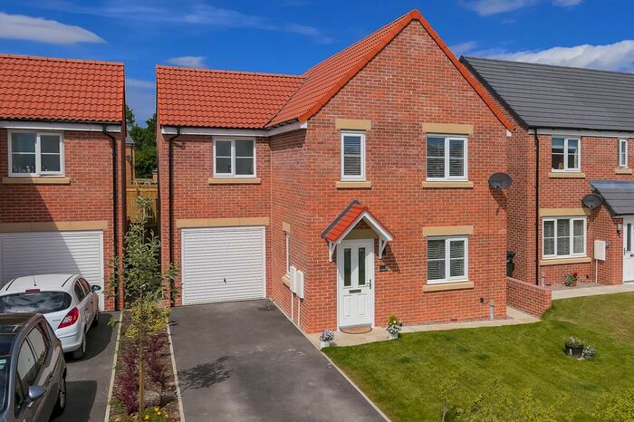 4 Bedroom Detached House For Sale In Whernside Close, Harrogate, HG3