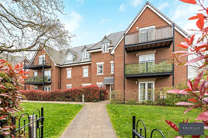 1 Bedroom Flat For Sale In Molesey Road, Hersham, Walton-On-Thames, Surrey, KT12