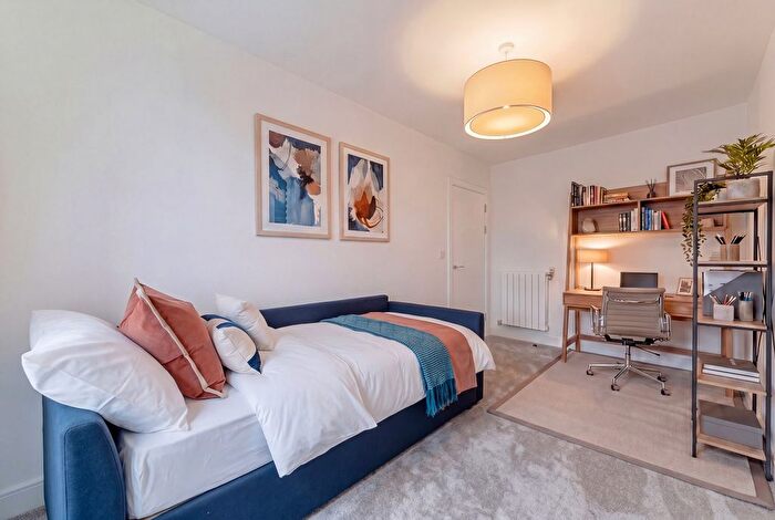 2 Bedroom Flat For Sale In Banks Road, Kidbrooke, SE3