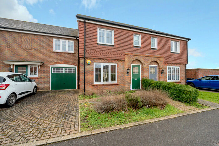 3 Bedroom Semi-Detached House To Rent In Addington Gardens, Woodley, Reading, RG5