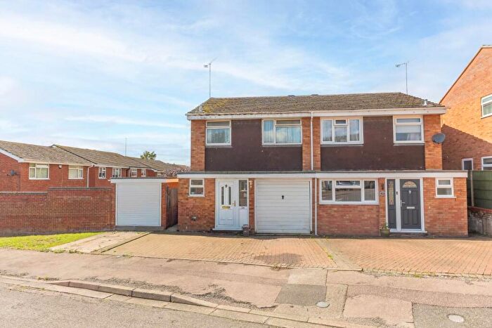 3 Bedroom Semi-Detached House For Sale In Pennivale Close, Leighton Buzzard, LU7
