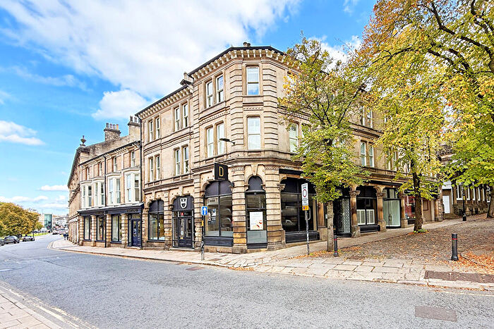 2 Bedroom Apartment For Sale In Grosvenor Buildings, Crescent Road, Harrogate, HG1