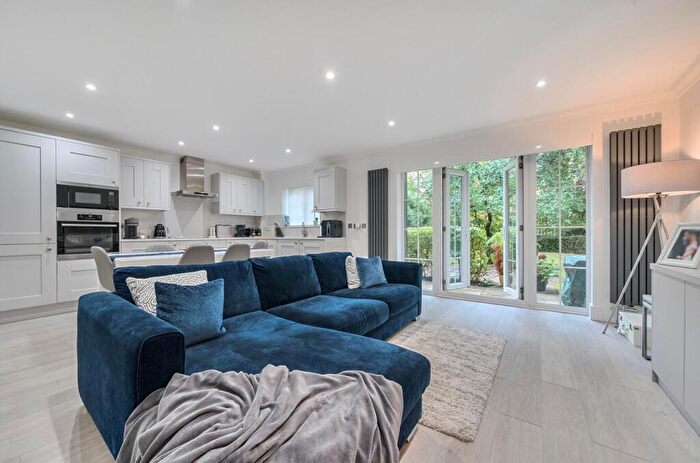 2 Bedroom Flat For Sale In Holders Hill Road, Mill Hill East, NW7