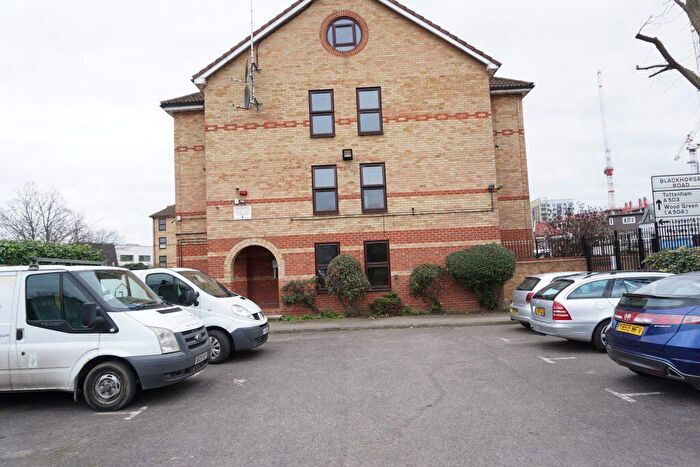 1 Bedroom Flat To Rent In Latchingdon Court, Forest Road, Walthamstow, E17