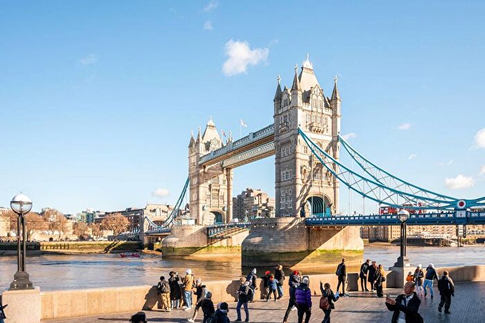 3 Bedroom Flat To Rent In Shad Thames, Shad Thames, London, SE1