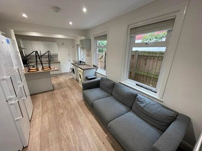 5 Bedroom House To Rent In Monks Road, Exeter, EX4