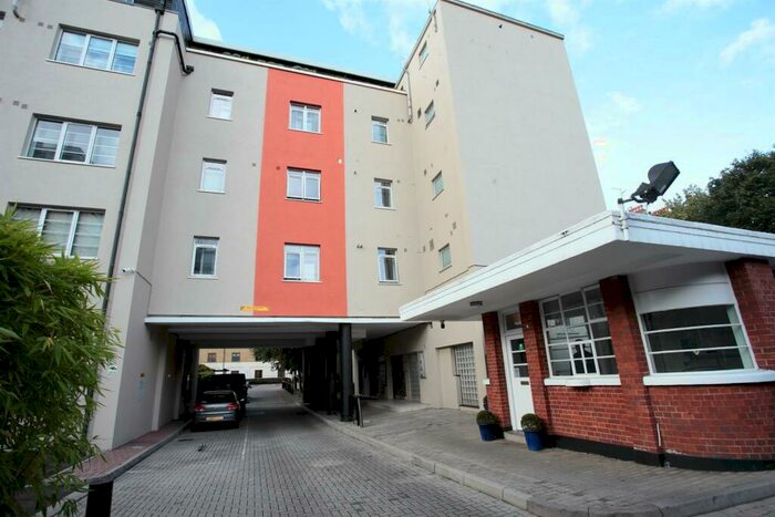 Flat To Rent In Sunlight Square, London, E2