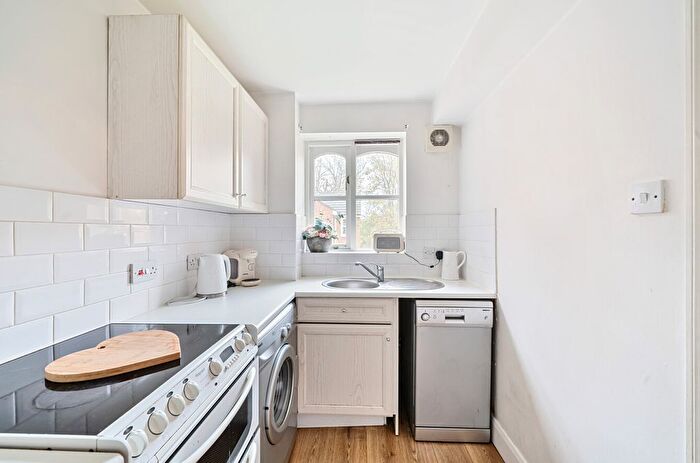 1 Bedroom Flat For Sale In Philips Close, Carshalton, SM5