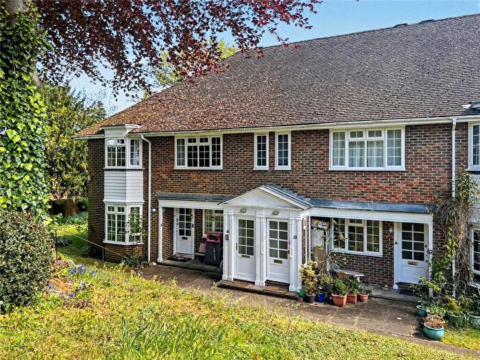 2 Bedroom Apartment For Sale In Firgrove Court, Farnham, Surrey, GU9