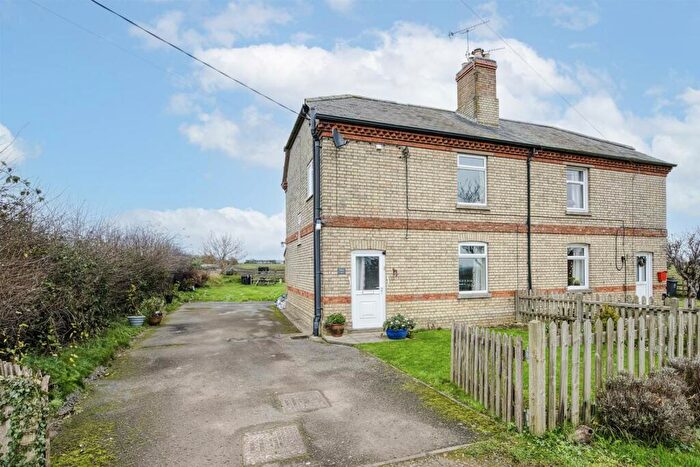 3 Bedroom Semi-Detached House To Rent In Islip, NN14